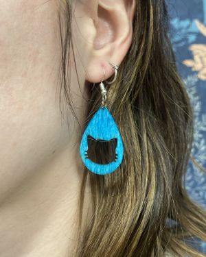 Pendientes gatunos de madera