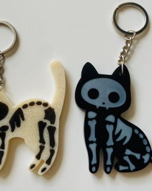 Llavero gato esqueleto