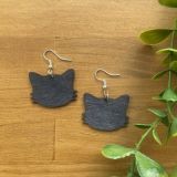 Pendientes gatunos de madera