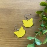 Pendientes gatunos de madera