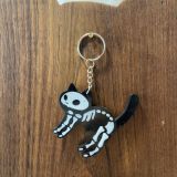 Llavero gato esqueleto
